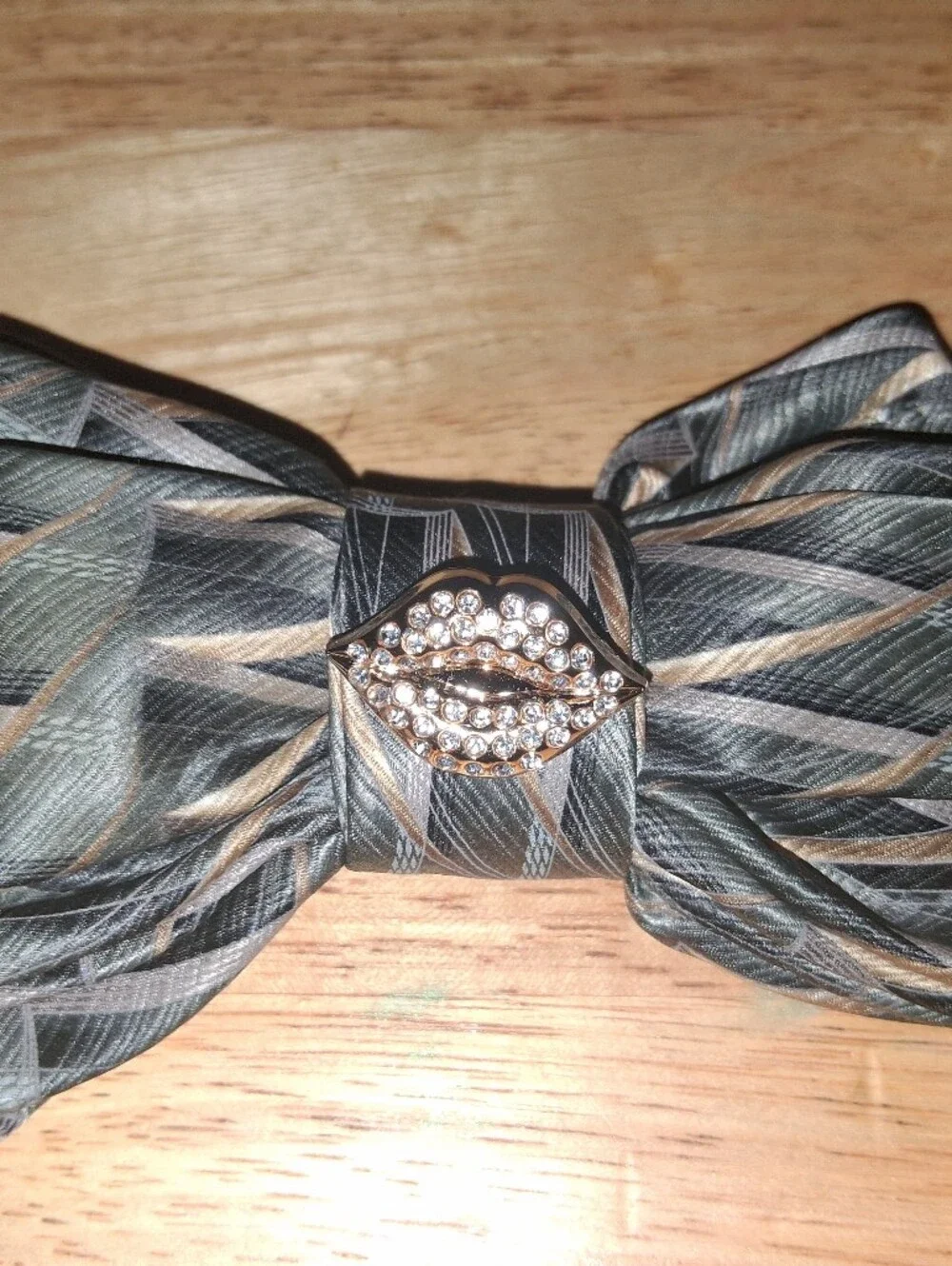 Crystal Lip Brooch on Gray Striped Bow Scarf
